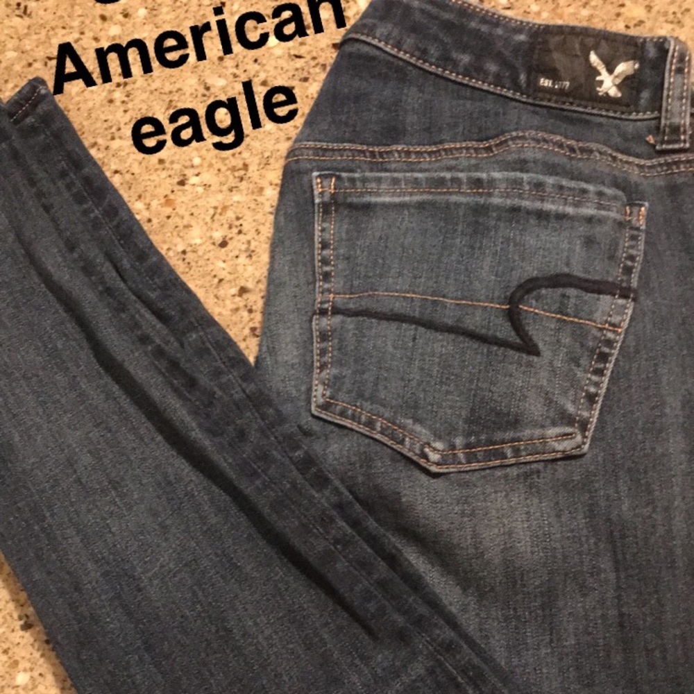 American eagle size 2 skinny jeans. Dark wash.